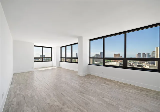 Photo 4 of Condo for sale at 5150 Hidalgo St #1604, Houston, TX 77056 | MLS# 33457267 | Listing updated on 2026-09-16