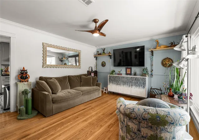 Photo 3 of Single family home for sale at 5831 Burr Oak Dr, Houston, TX 77092 | MLS# 33661343 | Listing updated on 2026-10-06
