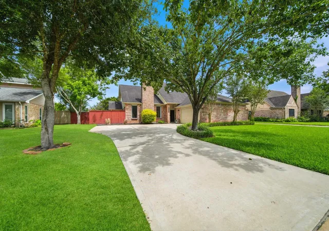 Photo 2 of Single family home for sale at 3815 W Valley Dr, Missouri City, TX 77459 | MLS# 43238093 | Listing updated on 2026-09-19