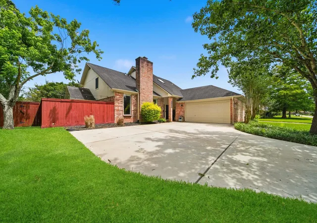Photo 3 of Single family home for sale at 3815 W Valley Dr, Missouri City, TX 77459 | MLS# 43238093 | Listing updated on 2026-09-19