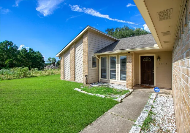 Photo 3 of Single family home for sale at 22516 Pebble Beach Way, Huntsville, TX 77320 | MLS# 10057683 | Listing updated on 2026-09-12