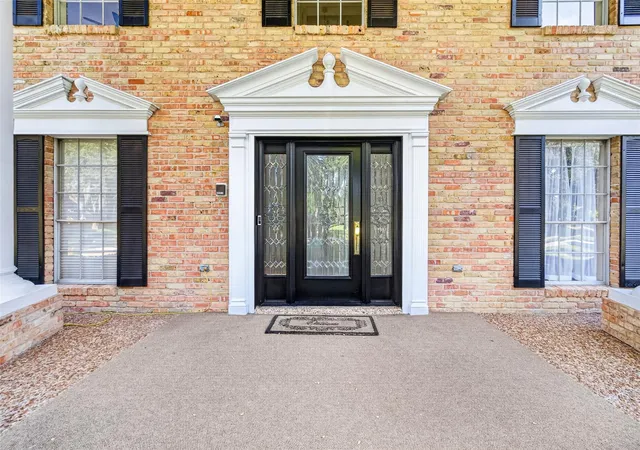 Photo 3 of Sale Pending at 8007 Erie St, Houston, TX 77061 | MLS# 28949164 | Listing updated on 2026-10-09
