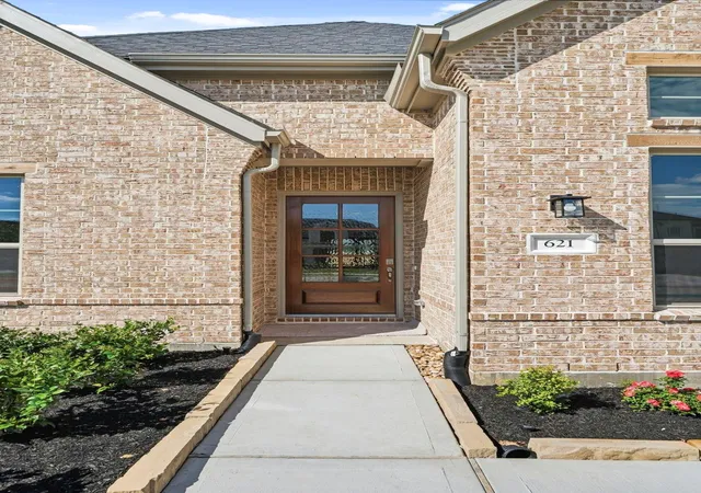Photo 3 of Single family home for sale at 621 Cross Timbers Tr, Waller, TX 77484 | MLS# 67470686 | Listing updated on 2026-09-25