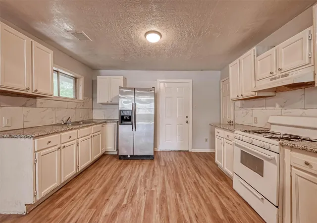 Photo 4 of Single family home for sale at 10613 Buffum St, Houston, TX 77051 | MLS# 21665209 | Listing updated on 2026-09-16