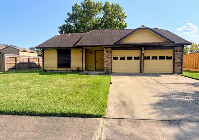 Photo 1 of Sale Pending at 11734 Crockett Dr, La Porte, TX 77571 | MLS# 28520248 | Listing updated on 2026-10-07