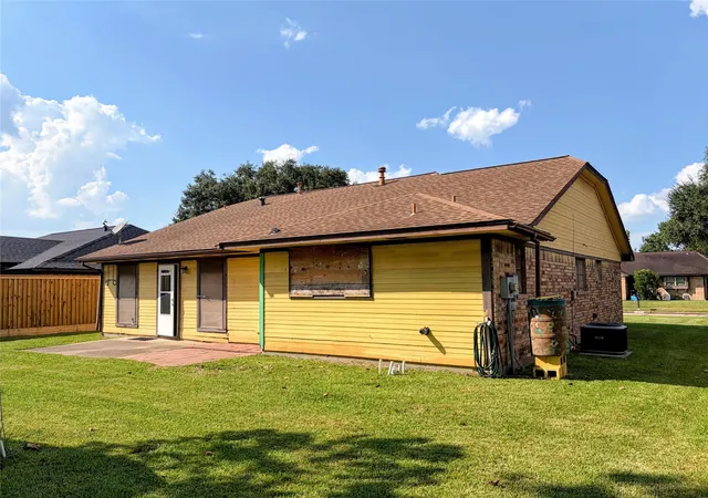Photo 2 of Sale Pending at 11734 Crockett Dr, La Porte, TX 77571 | MLS# 28520248 | Listing updated on 2026-10-07