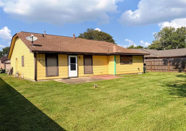 Photo 3 of Sale Pending at 11734 Crockett Dr, La Porte, TX 77571 | MLS# 28520248 | Listing updated on 2026-10-07