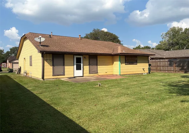 Photo 3 of Sale Pending at 11734 Crockett Dr, La Porte, TX 77571 | MLS# 28520248 | Listing updated on 2026-10-07