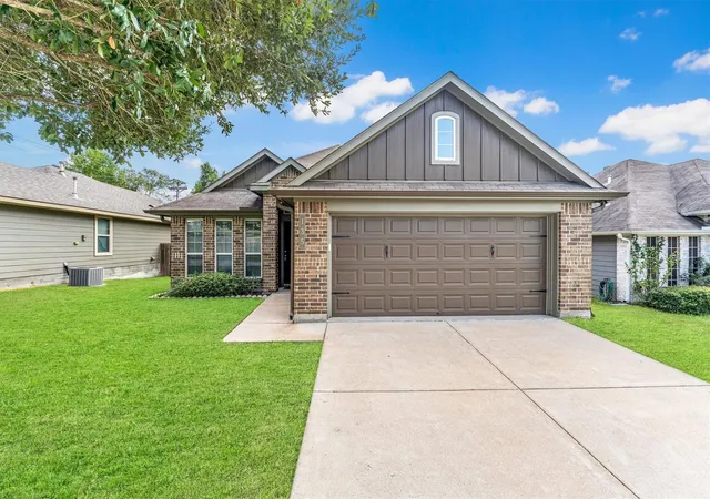 Photo 1 of Single family home for sale at 135 Brookside Dr, Huntsville, TX 77320 | MLS# 46183201 | Listing updated on 2026-09-12