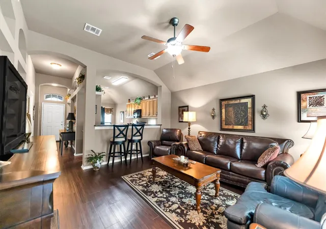 Photo 4 of Single family home for sale at 135 Brookside Dr, Huntsville, TX 77320 | MLS# 46183201 | Listing updated on 2026-09-12