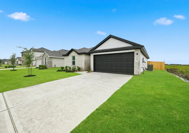 Photo 3 of Single family home for sale at 102 Rustic Crk Ct, Dayton, TX 77535 | MLS# 66126387 | Listing updated on 2026-10-09