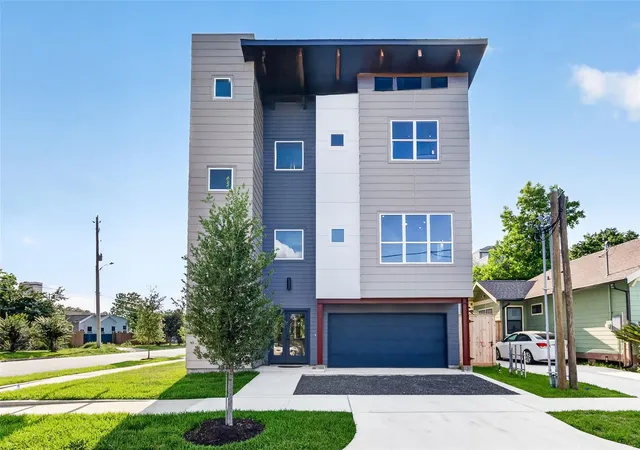 Photo 1 of Single family home for sale at 126 Sidney St, Houston, TX 77003 | MLS# 10813283 | Listing updated on 2026-10-08