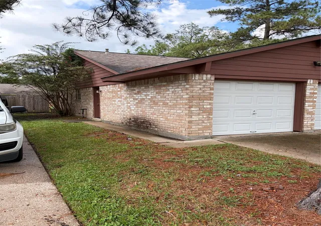 Photo 2 of Sale Pending at 2415 Tinechester Dr, Kingwood, TX 77339 | MLS# 85600181 | Listing updated on 2026-09-23
