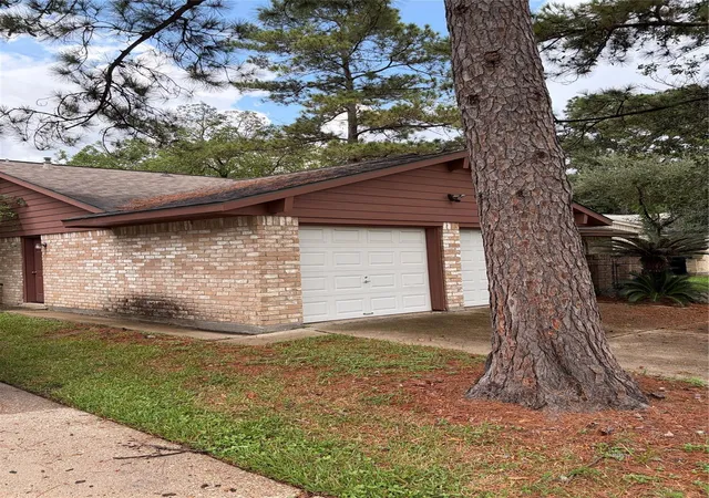 Photo 3 of Sale Pending at 2415 Tinechester Dr, Kingwood, TX 77339 | MLS# 85600181 | Listing updated on 2026-09-23