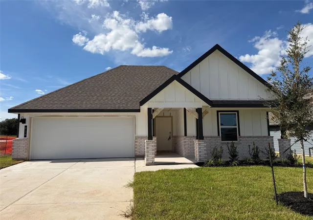 Photo 1 of Single family home for sale at 916 Legrand St, Brenham, TX 77833 | MLS# 90648212 | Listing updated on 2026-09-22