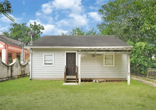 Photo 1 of Single family home for sale at 14336 Victoria St, Houston, TX 77015 | MLS# 44482502 | Listing updated on 2026-09-11