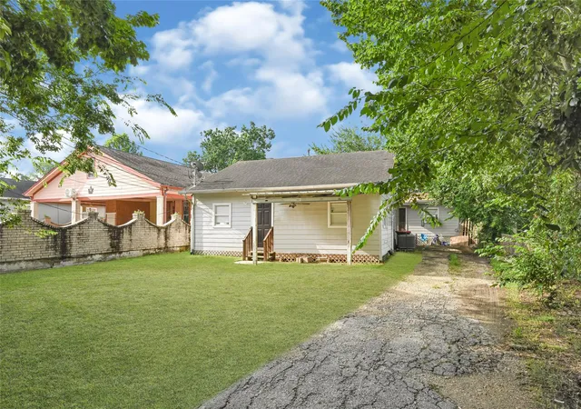 Photo 3 of Single family home for sale at 14336 Victoria St, Houston, TX 77015 | MLS# 44482502 | Listing updated on 2026-09-11