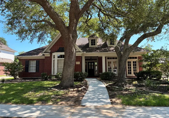 Photo 2 of Sale Pending at 4222 Roaring Rapids Dr, Houston, TX 77059 | MLS# 29970508 | Listing updated on 2026-10-07