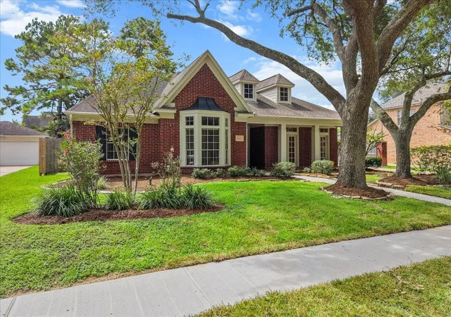 Photo 3 of Sale Pending at 4222 Roaring Rapids Dr, Houston, TX 77059 | MLS# 29970508 | Listing updated on 2026-10-07