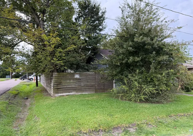Photo 2 of Single family home for sale at 306 E 43rd Street, Houston, TX 77022 | MLS# 10173964 | Listing updated on 2026-10-06