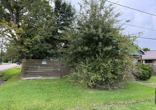 Photo 3 of Single family home for sale at 306 E 43rd Street, Houston, TX 77022 | MLS# 10173964 | Listing updated on 2026-10-06
