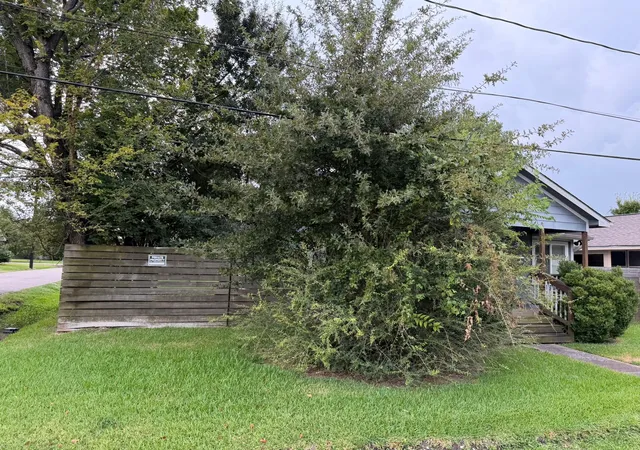 Photo 4 of Single family home for sale at 306 E 43rd Street, Houston, TX 77022 | MLS# 10173964 | Listing updated on 2026-10-06
