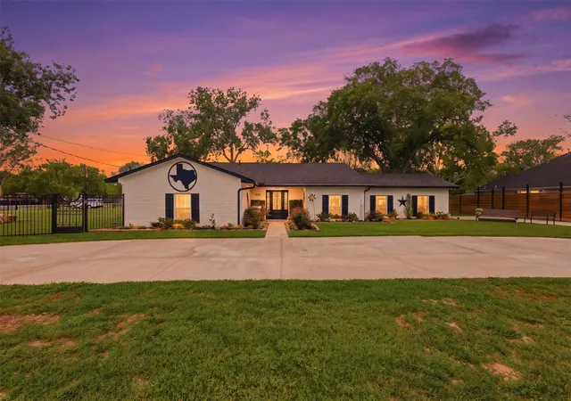 Photo 1 of Single family home for sale at 5111 Brookside Rd, Pearland, TX 77581 | MLS# 76683465 | Listing updated on 2026-09-06