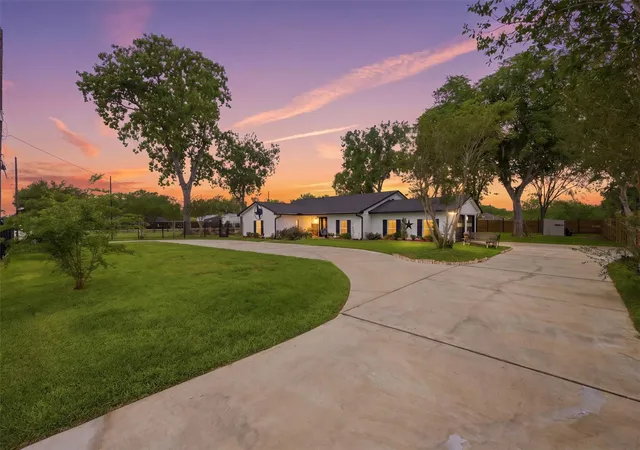 Photo 2 of Single family home for sale at 5111 Brookside Rd, Pearland, TX 77581 | MLS# 76683465 | Listing updated on 2026-09-06