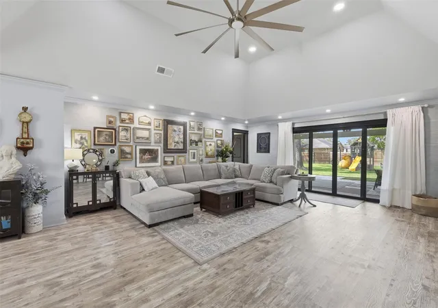 Photo 3 of Single family home for sale at 5111 Brookside Rd, Pearland, TX 77581 | MLS# 76683465 | Listing updated on 2026-09-06