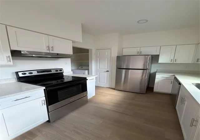 Photo 4 of Sale Pending at 12400 Brookglade Cir #51, Houston, TX 77099 | MLS# 16543560 | Listing updated on 2026-10-07