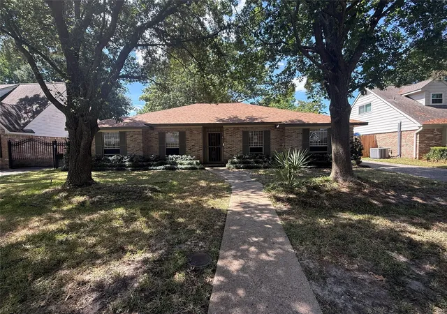 Photo 2 of Sale Pending at 4915 Apollo St, Houston, TX 77018 | MLS# 7136504 | Listing updated on 2026-10-07