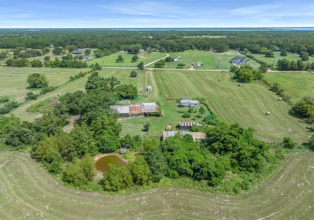 Photo 3 of Single family home for sale at 2499 Vz County Rd 3810, Wills Point, TX 75169 | MLS# 4891790 | Listing updated on 2026-09-28
