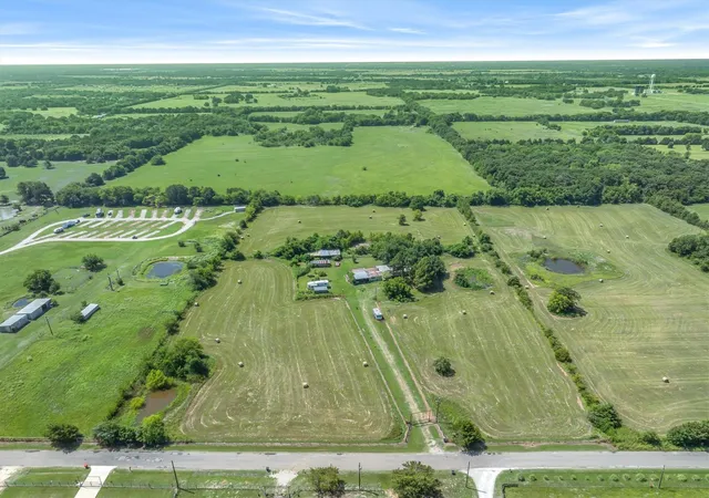 Photo 3 of Single family home for sale at 2499 Vz County Rd 3810, Wills Point, TX 75169 | MLS# 4891790 | Listing updated on 2026-09-28