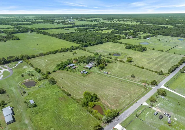 Photo 4 of Single family home for sale at 2499 Vz County Rd 3810, Wills Point, TX 75169 | MLS# 4891790 | Listing updated on 2026-09-28