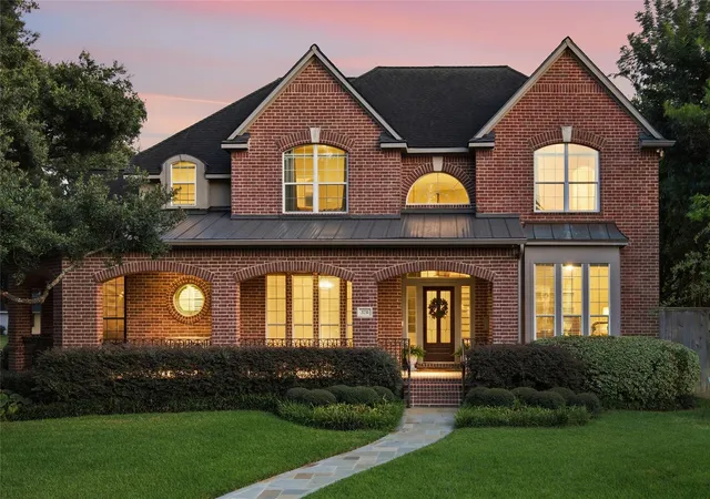 Photo 2 of Sale Pending at 3731 Linkview Dr, Houston, TX 77025 | MLS# 60835502 | Listing updated on 2026-09-10