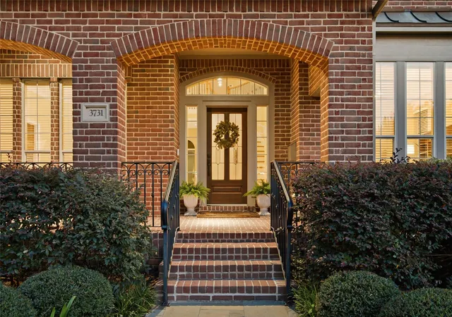 Photo 3 of Sale Pending at 3731 Linkview Dr, Houston, TX 77025 | MLS# 60835502 | Listing updated on 2026-09-10