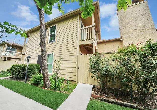 Condo for sale at 9447 Pagewood Ln #9447, Houston, TX 77063 | MLS# 6158349