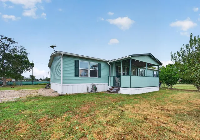 Photo 2 of Single family home for sale at 1006 Nunez St, Beasley, TX 77417 | MLS# 31039453 | Listing updated on 2026-09-06