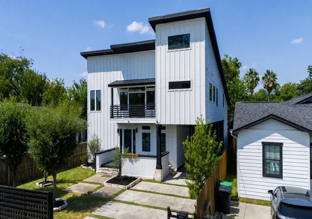 Photo 2 of Single family home for sale at 4041 Castor St, Houston, TX 77022 | MLS# 82405809 | Listing updated on 2026-09-05