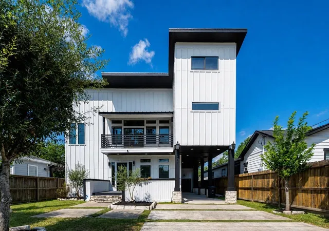 Photo 3 of Single family home for sale at 4041 Castor St, Houston, TX 77022 | MLS# 82405809 | Listing updated on 2026-09-05