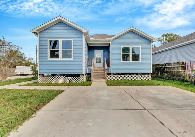 Photo 1 of Single family home for sale at 8618 Banting St, Houston, TX 77078 | MLS# 73291022 | Listing updated on 2026-10-02