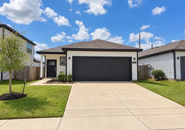 Photo 1 of Single family home for sale at 17327 King Eider Rd, Waller, TX 77484 | MLS# 25619242 | Listing updated on 2026-10-10