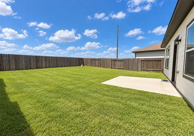 Photo 2 of Single family home for sale at 17327 King Eider Rd, Waller, TX 77484 | MLS# 25619242 | Listing updated on 2026-10-10