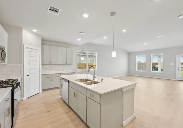 Photo 3 of Single family home for sale at 5244 Redbud Valley Dr, Pearland, TX 77584 | MLS# 55122126 | Listing updated on 2026-09-02