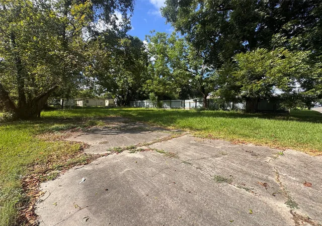 Photo 1 of Land for sale at 1504 E 33rd Street, Houston, TX 77022 | MLS# 72868156 | Listing updated on 2026-09-09