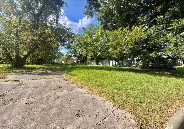 Photo 2 of Land for sale at 1504 E 33rd Street, Houston, TX 77022 | MLS# 72868156 | Listing updated on 2026-09-09