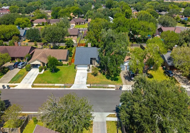 Photo 3 of Single family home for sale at 1205 Westwood St, Victoria, TX 77901 | MLS# 77233701 | Listing updated on 2026-09-20