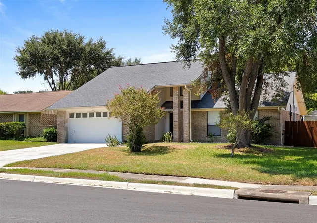 Photo 3 of Single family home for sale at 1205 Westwood St, Victoria, TX 77901 | MLS# 77233701 | Listing updated on 2026-09-20