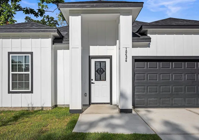 Photo 2 of Single family home for sale at 10426 Royal Oaks Dr, Houston, TX 77016 | MLS# 48615697 | Listing updated on 2026-09-03