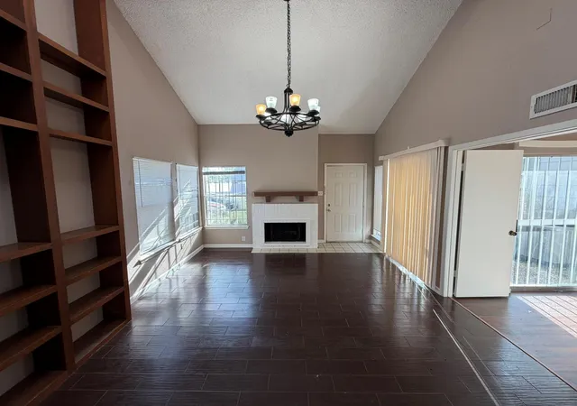 Photo 2 of Townhouse for sale at 6327 Cattails Ln, Houston, TX 77035 | MLS# 53858527 | Listing updated on 2026-09-23